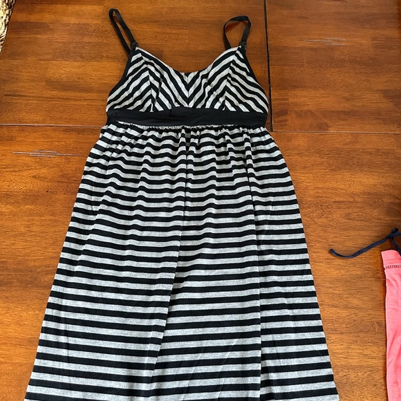 Nursing bras (2)  and nursing nightgown - Picture 2 of 3